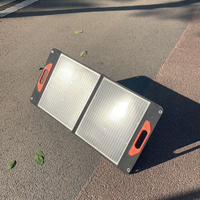 220,8% d'efficacité de conversion Panneaux solaires pliables pour les situations d'urgence extérieures