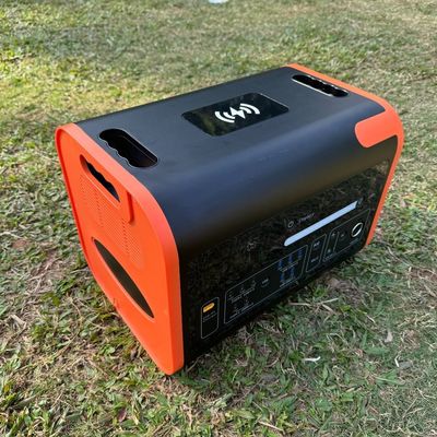 Appareil d'alimentation mobile extérieure de 2200 W avec portée et performances de fluctuation de tension de sortie de 220 V