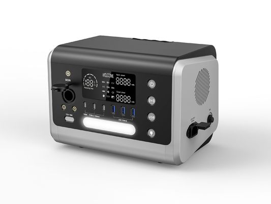 Une centrale solaire portable de 600 watts et une charge sans fil de 15 watts