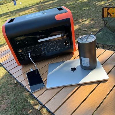 Station électrique mobile d'urgence RV 2048wh Générateur solaire portable pour la maison