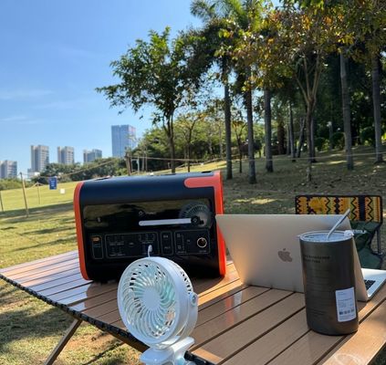 Station électrique de camping avec charge solaire et de courant alternatif Plage de fluctuation de la tension de sortie -5%-5%