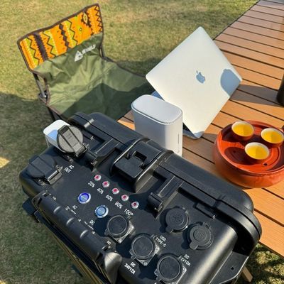 Générateur solaire portable à pile au lithium LiFePO4 de 8000 W de puissance maximale pour les activités en plein air