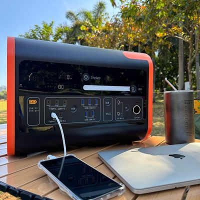 Station électrique à batterie LiFePO4 avec charge sans fil et sortie CA