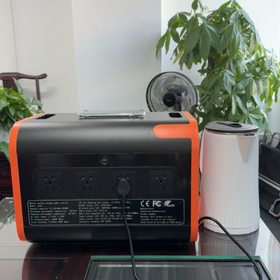 Générateur solaire portable à courant alternatif 100V-120V/AC 220V-240V 2200W pour les activités en plein air en 2024