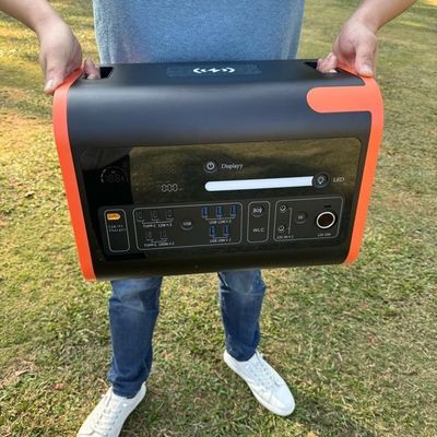 Centrale électrique portable de 600W LiFePO4 2048wh 2200W AT22 Générateur solaire pour le travail à distance