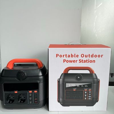 Générateur solaire d'urgence domestique orange de 600 W avec prise CA standard nationale