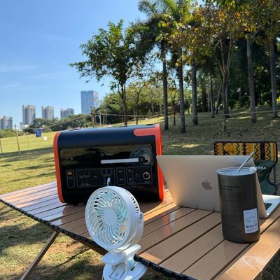 AT22 LiFePO4 Station de charge portable à batterie 600W 1000W 2200W pour les campeurs mobiles
