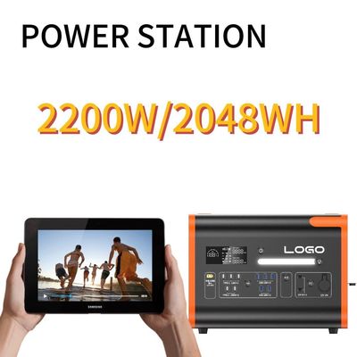 Une centrale électrique extérieure de grande capacité de 2400 W chargée solaire pour tous les appareils compatibles