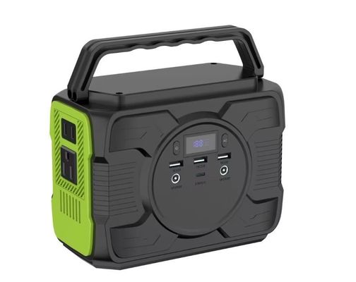 Une centrale électrique portable en extérieur avec une capacité de 200 W / 173 Wh et une puissance de sortie CA