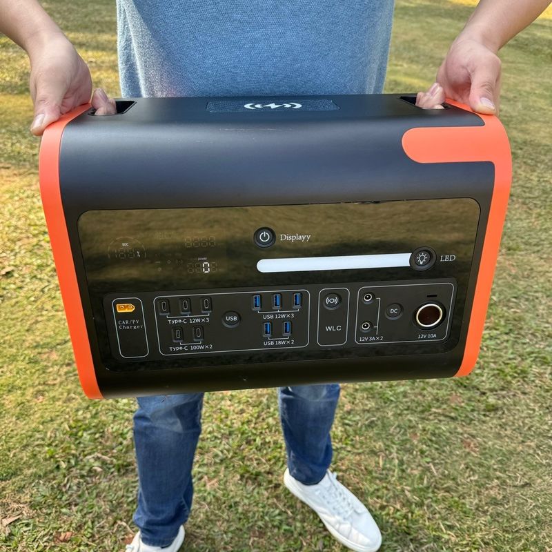 AT22 220V Puissance portable 2200W Pique 4400W Batterie au lithium pour le camping et les urgences