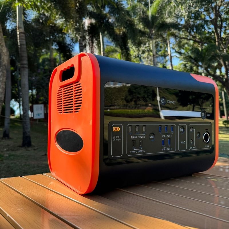 Station électrique portable de recharge sans fil pour le camping de secours d'urgence en extérieur LiFePO4