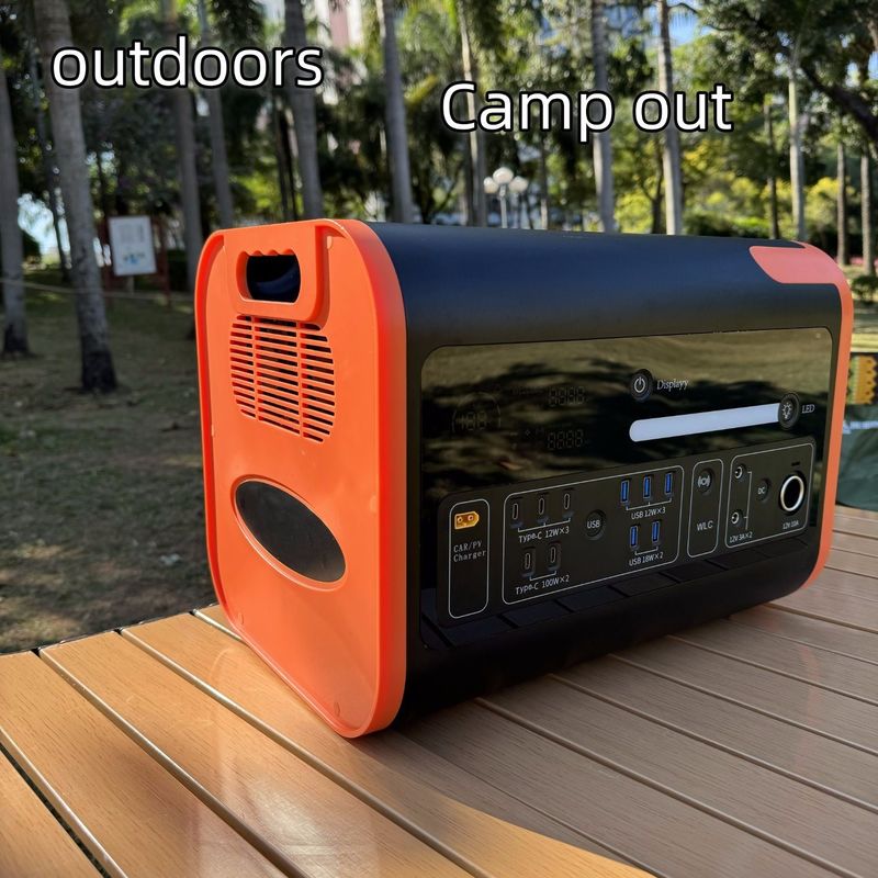 Système de stockage d'énergie portable extérieur pour ménage noir avec batterie LiFePO4 2200W