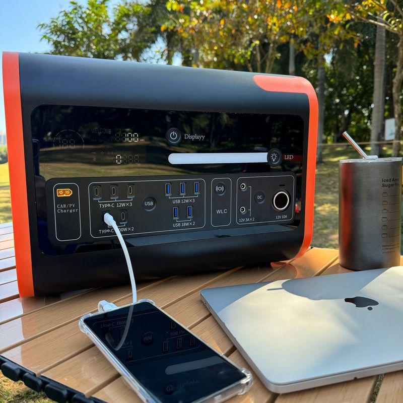 AT22 LiFePO4 Générateur solaire à charge super rapide AC/DC de 2200 W pour centrale électrique portable