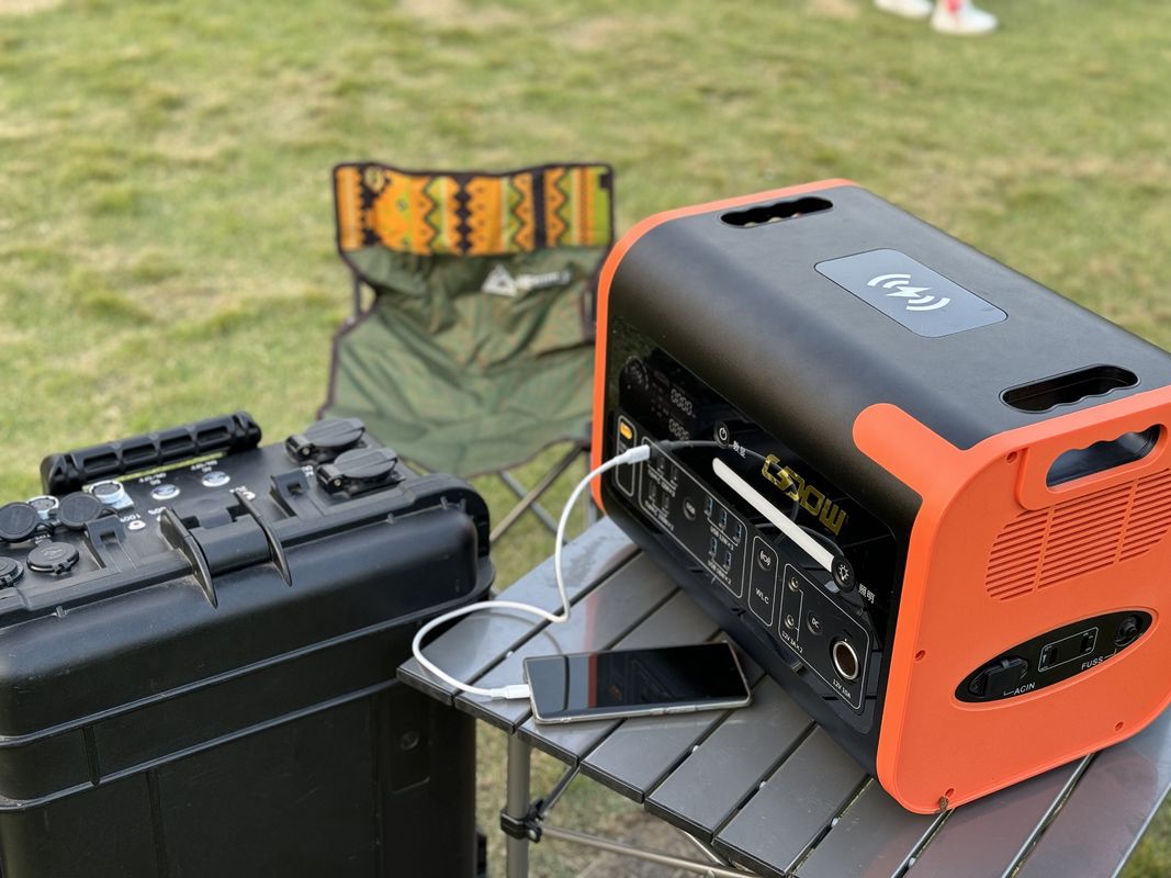 Compact 2200W Portable Station solaire de stockage d'énergie personnalisée à votre demande