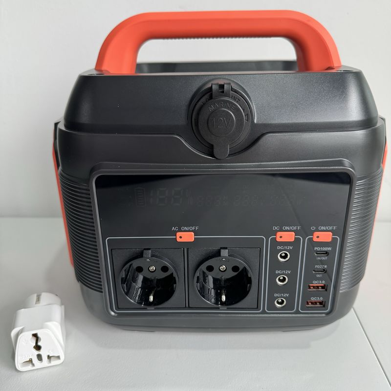 Centrale électrique portable à l'extérieur de 600W AC-DC Générateur solaire noir