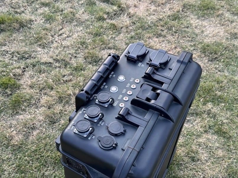 Station de charge portable à sortie CA maximale de 15A pour batterie rechargeable au lithium-ion