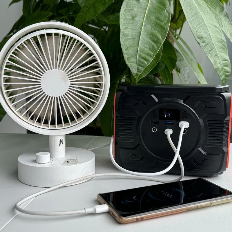 Générateur solaire multifonctionnel de 1,6 kg pour la recharge des bureaux et les centrales électriques mobiles