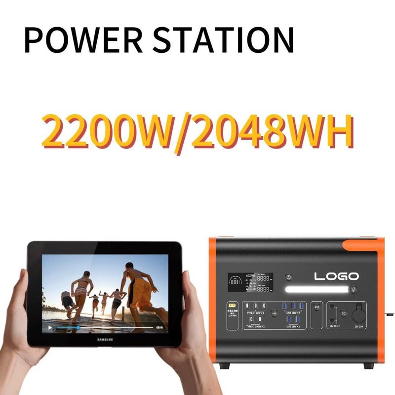 Une centrale électrique extérieure de grande capacité de 2400 W chargée solaire pour tous les appareils compatibles